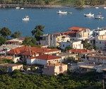 &Eta; &Epsilon;&pi;ί&delta;&alpha;&upsilon;&rho;&omicron;&sigmaf; &kappa;&alpha;&iota; &tau;&omicron; &alpha;&rho;&chi;&alpha;ί&omicron; &theta;έ&alpha;&tau;&rho;&omicron;