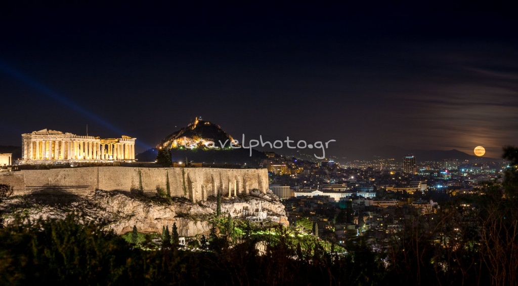 Πανσέληνος με θέα την Ακρόπολη και τον Παρθενώνα-Ηρώδειο