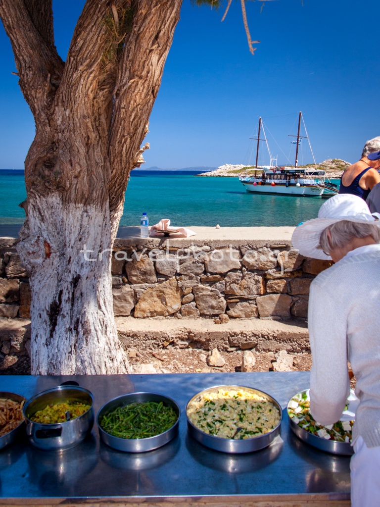 Ημερήσια εκδρομή και φαγητό στο νησάκι Σέσκλι στη Σύμη
