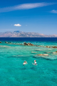 Baignade dans les bancs uniques de Symi