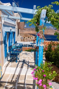 Balcon à Symi au-dessus du port