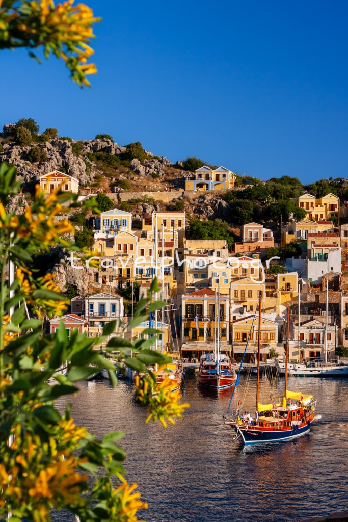 Σύμη παραδοσιακός οικισμός και μεγάλο καίκι