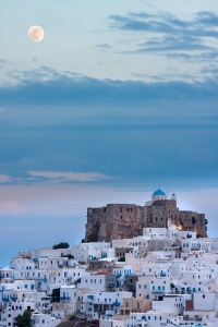 Η πανέμορφη Χώρα της Αστυπάλαιας και το ενετικό κάστρο κάτω απ'το φεγγάρι