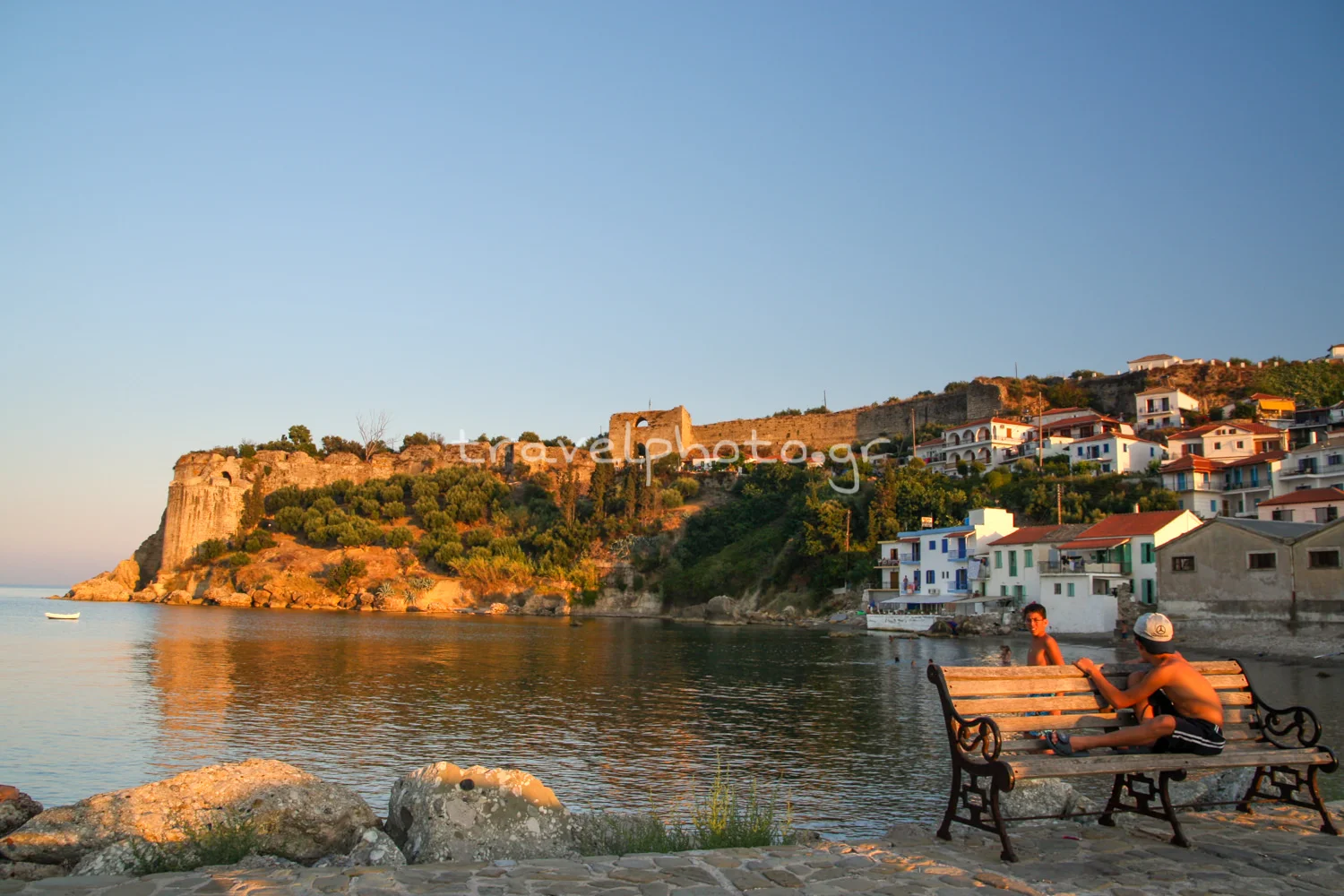 Απογευματάκι κάτω από το κάστρο της Κορώνης