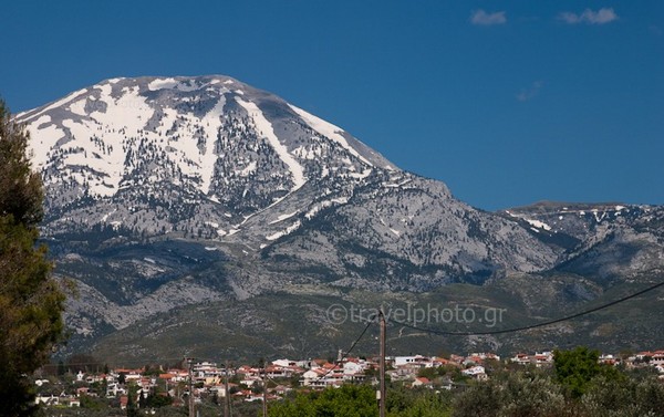 Στενή-Ευβοίας-Δίρφη Η Δίρφη στο δρόμο για τη Στενή Ευβοίας.