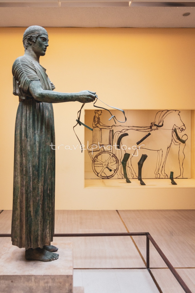 Ηνίοχος άγαλμα Δελφοί μουσείο