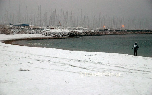 xioni-snow-in-athens-25 Χιονι στην παραλία Φαλήρου, Αθήνα