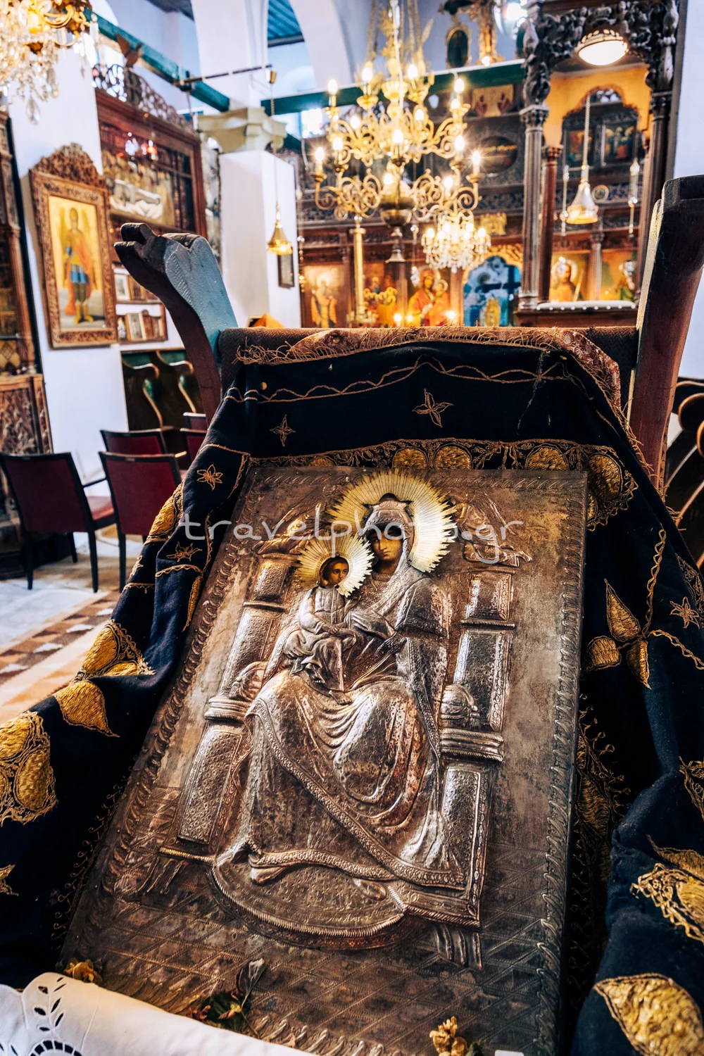 Δίλοφο, Ιερός Ναός Κοίμησης Θεοτόκου, Ζαγοροχώρια