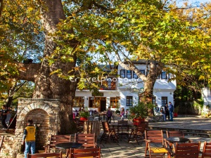 Der zentrale Platz Melina Mercouri, Portaria