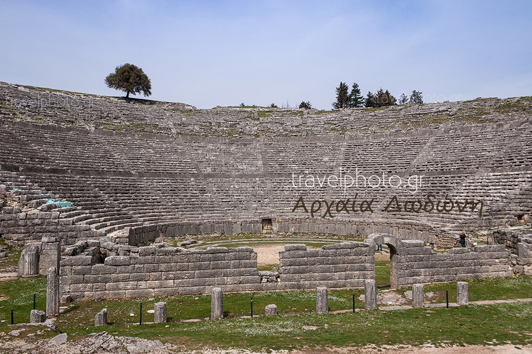 Αρχαίο θέατρο και μαντείο Δωδώνης στον νομό Ιωαννίνων