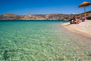 Η παραλία Μεγάλη Άμμος με το Μαρμάρι απάναντι της.