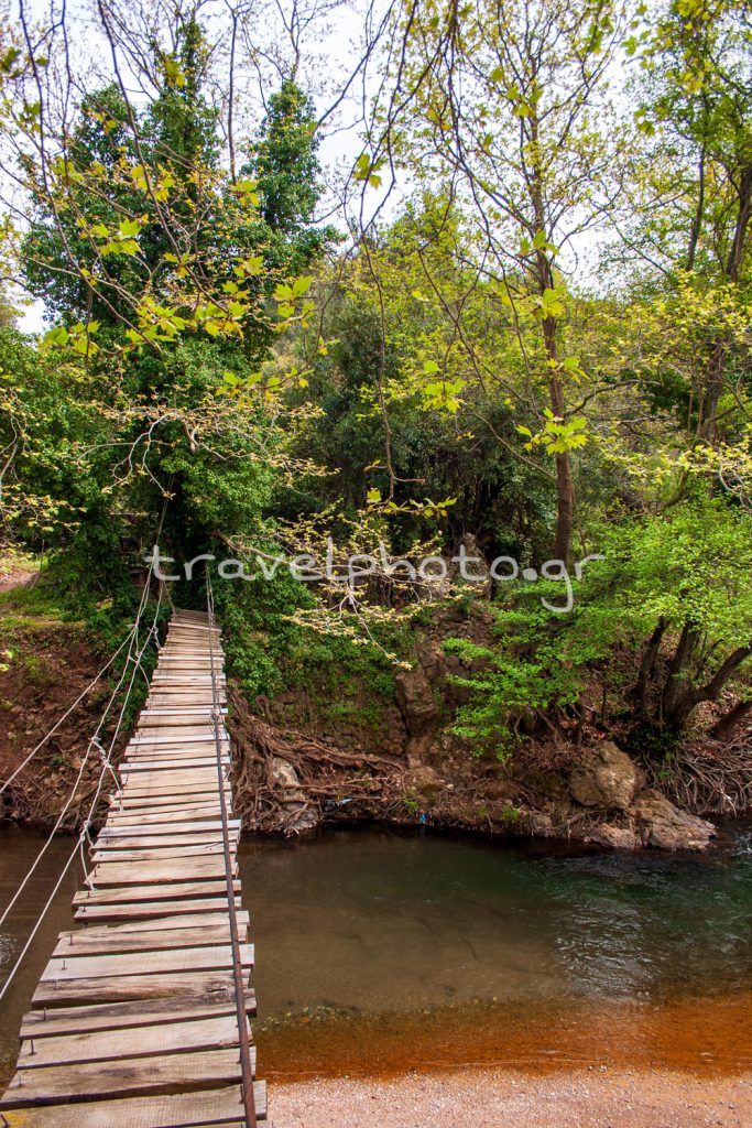 κρεμαστή ξύλινη γέφυρα ποταμός Κηρέας βόρεια Εύβοια