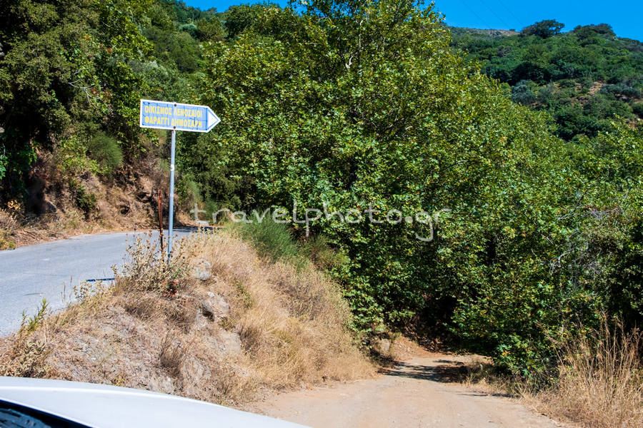 Πινακίδα για χωριό Λενοσσαίους