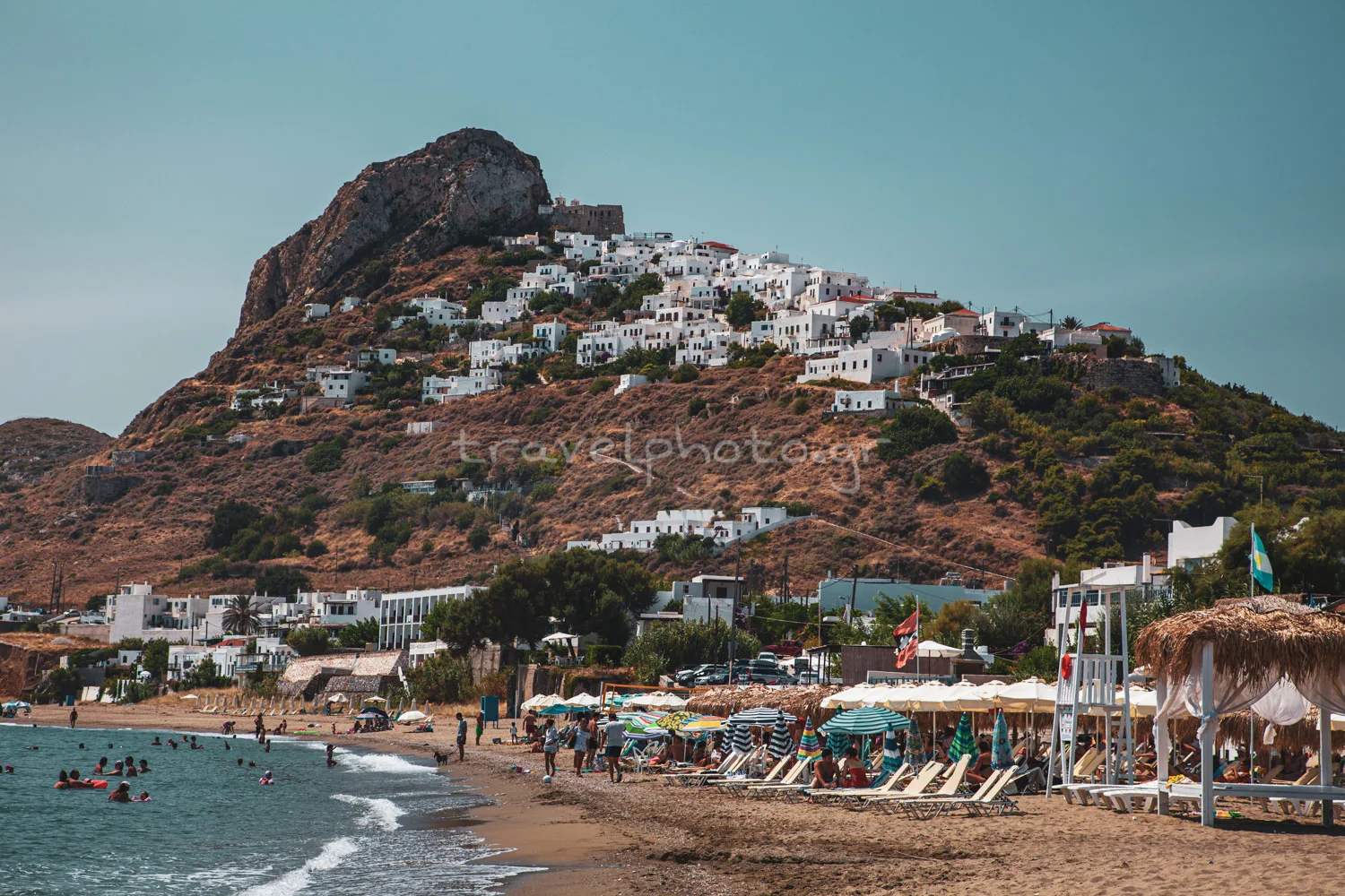 Η Χώρα της Σκύρου από τη παραλία στα Μαγαζιά