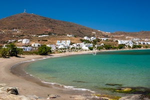 Η παραλία στον Άγιο Σώστη Τήνου