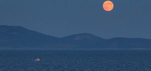 Φωτογραφίζοντας την πανσέληνο του Αυγούστου