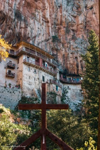 Le monastère de Timios Prodromos dans la gorge de Lucius