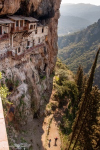 Monastère de Timios Prodromos dans la gorge de Lucius