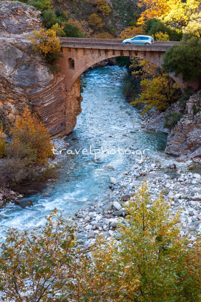 Στο ρεμα της Πλατανιάς και το γεφυρι Στεφανιάδας ή Παναγιάς, στο δρόμο μας προς τη λίμνη Στεφανιάδα