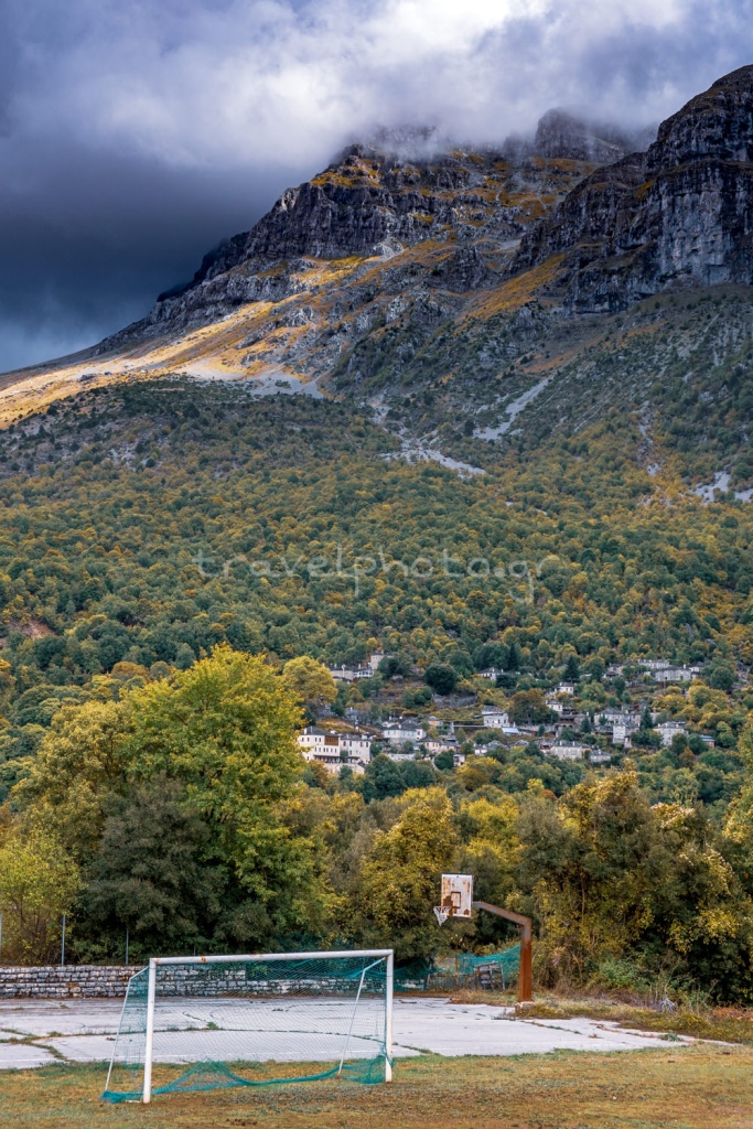 Der Kleine Papigo und ein Teil der imposanten Astraka, vom Großen Papigo aus gesehen.  