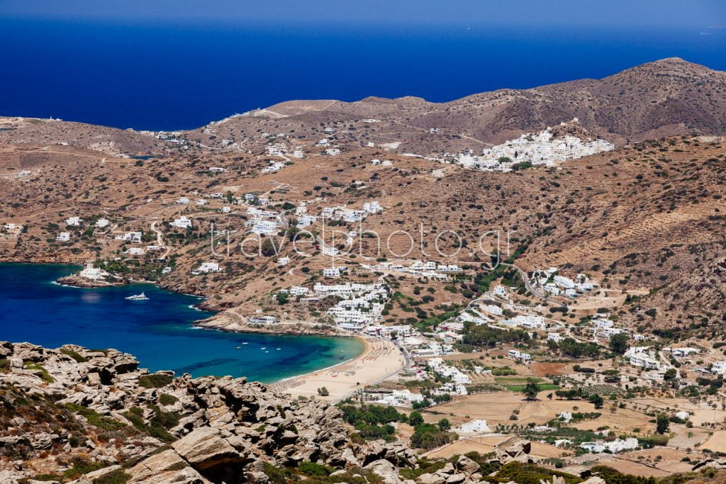 Η παραλία Μυλοπότας και η Χώρα της Ίου