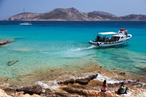 Κουφονήσια και απέναντι το νησάκι Κέρος