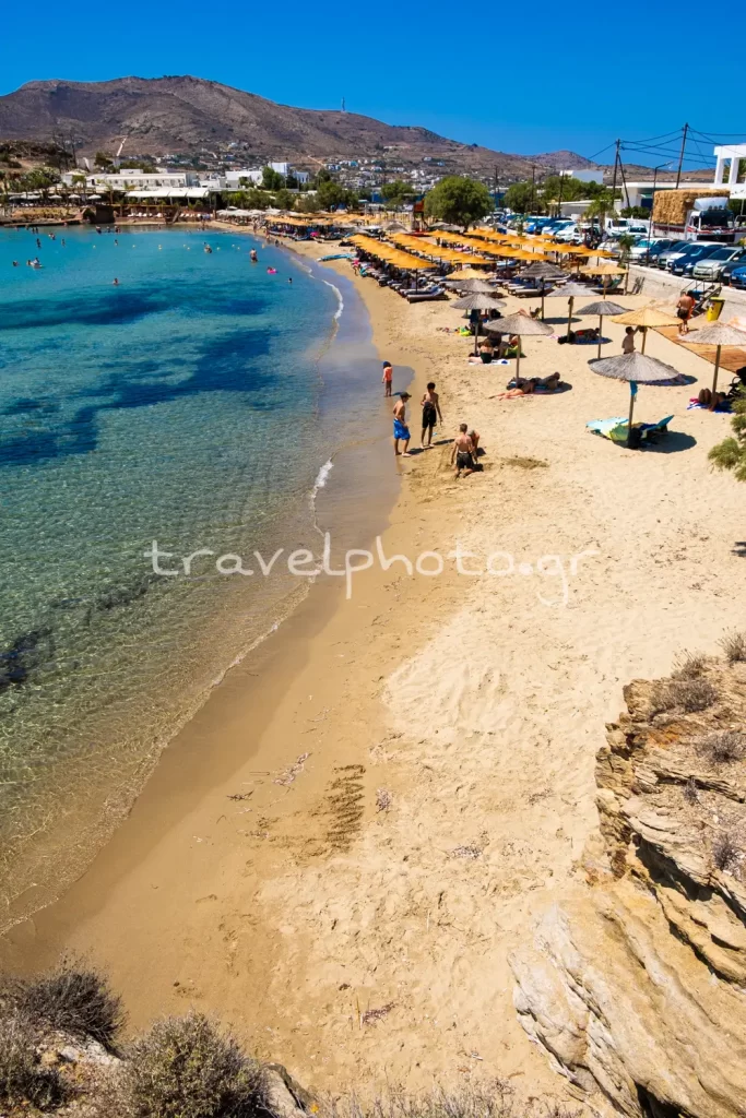 Η παραλία Αγκαθωπές στη Σύρο περιοχή Ποσειδωνία