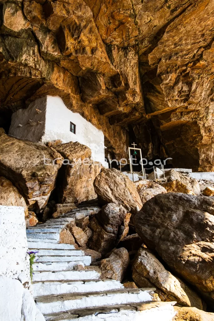 Ξωκλήσι Αγίου Στεφανου σπηλιά Σύρος
