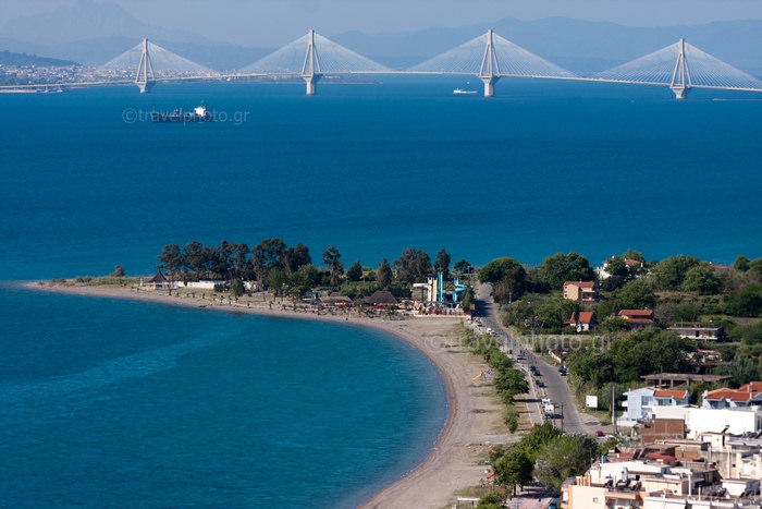 Η γέφυρα Ρίου Αντίριου όπως φαίνεται απο το κάστρο της Ναυπάκτου.