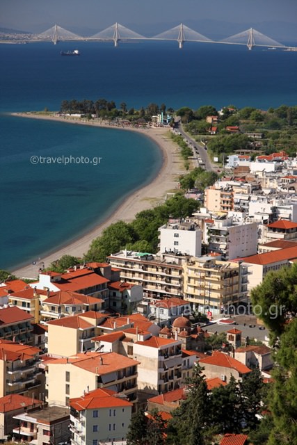 Η γέφυρα Ρίου-Αντιρρίου όπως φαίνεται απο το κάστρο της Ναυπάκτου.