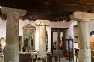 κολώνες Αρχαϊκής περιόδου Νάξος κατάστημα αντίκες