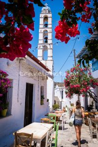 Κάμπος βουκαμβίλια Τήνος ταβέρνα Χορεύτρα