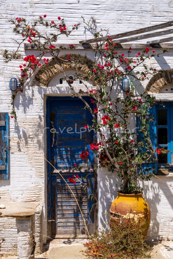 Στα χωριά Ταραμπάδος και Σμαρδάκιτο Τήνου