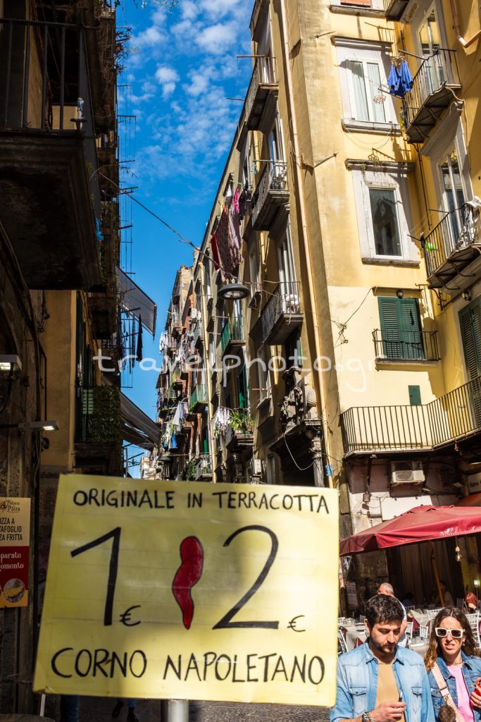 Η κόκκινη πιπεριά είναι το γούρι της Νάπολης και γιαυτό θα την βρείτε ίσως όσο συχνά όσο και τον Μαραντόνα! 