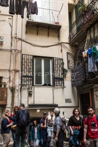 Κι όμως, πρόκειται για την έξοδο από το αρχαίο θέατρο Ναπολης Ιταλια Naples ancient theater