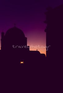 Σαντορίνη Πύργος σούρουπο χρώματα μωβ