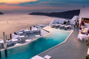 Σαντορίνη ηλιοβασίλεμα εστιατόριο πισινα