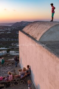 Σαντορίνη ηλιοβασίλεμα οικογένεια Πύργος