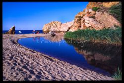 Praia de Paltsi em Pelion, no lado do Mar Egeu [